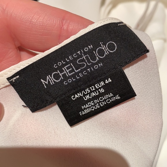 Black and white blouses with metal detail - Picture 5 of 5